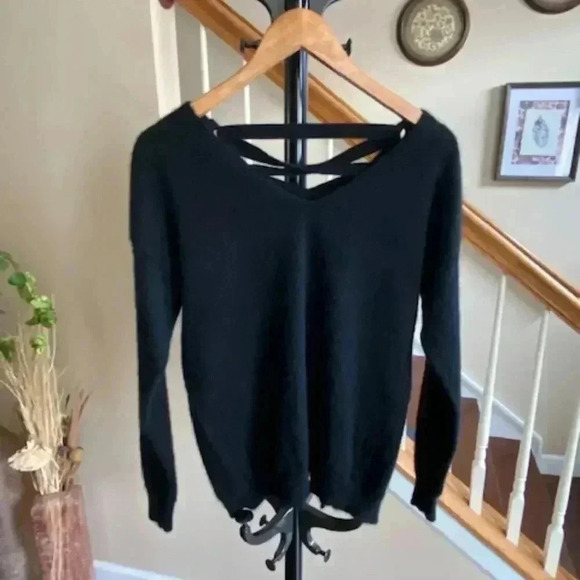 AQUA Cashmere Lace-Up Back V-neck Sweater Black Size XS - Picture 1 of 10